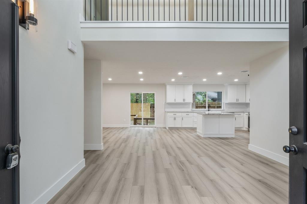 8 Dewthread Court, The Woodlands, Texas image 5