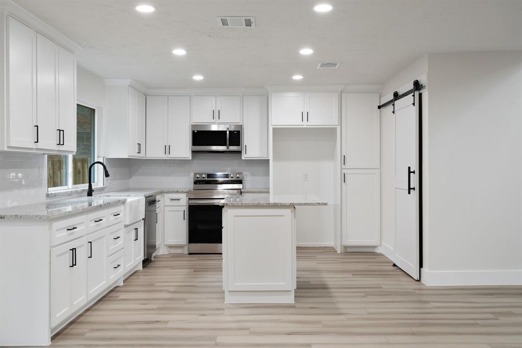8 Dewthread Court, The Woodlands, Texas image 12