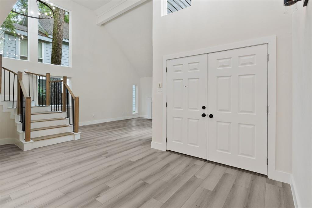 8 Dewthread Court, The Woodlands, Texas image 6
