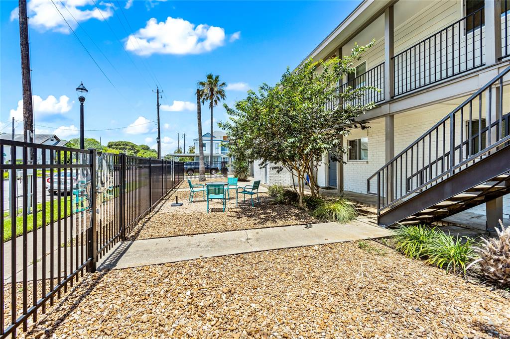 Galveston, Texas 77550, United States, 2 Bedrooms Bedrooms, ,1 BathroomBathrooms,Residential,Active,188874