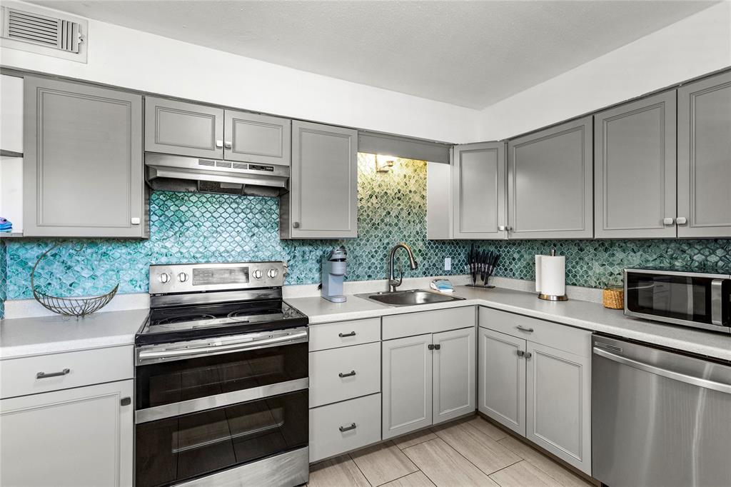 Galveston, Texas 77550, United States, 2 Bedrooms Bedrooms, ,1 BathroomBathrooms,Residential,Active,188874