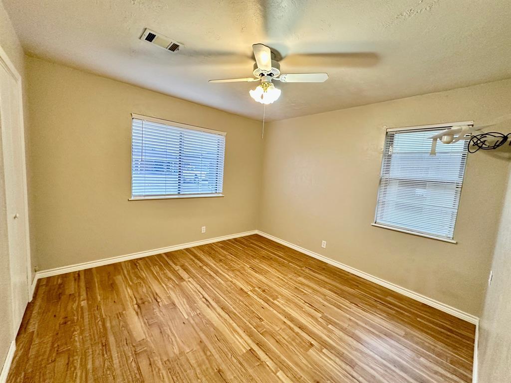 508 S 1st 1/2 Street, Nederland, Texas image 9