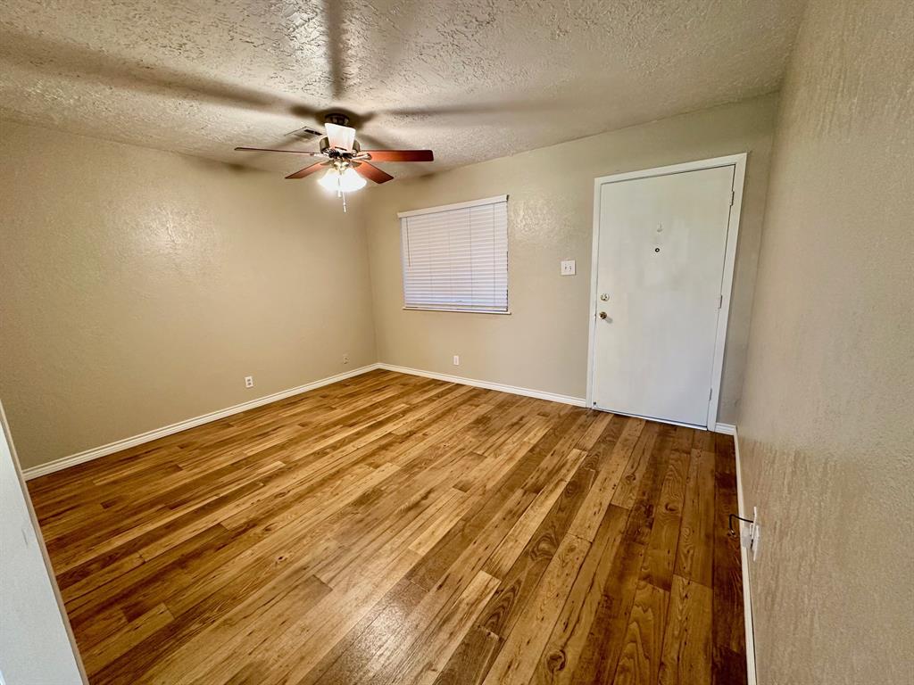 508 S 1st 1/2 Street, Nederland, Texas image 4