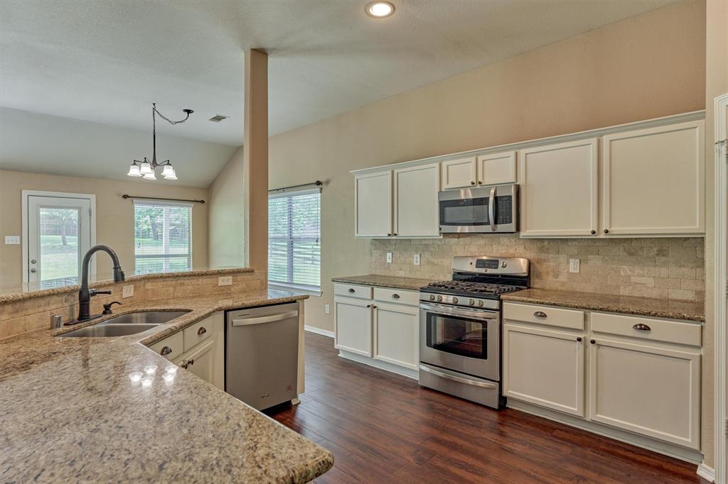 10946 Sunflower Drive, Conroe, Texas image 2
