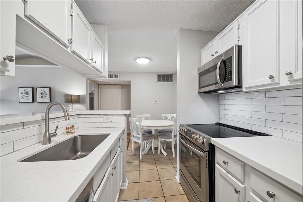 2121 Hepburn Street 208