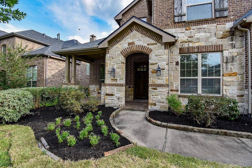 7906 Lake Commons Drive