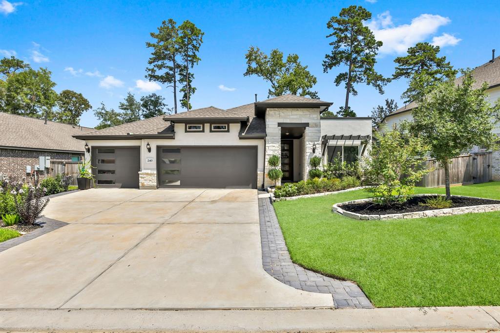 240 Scarlet Maple Way, Conroe, Texas image 1