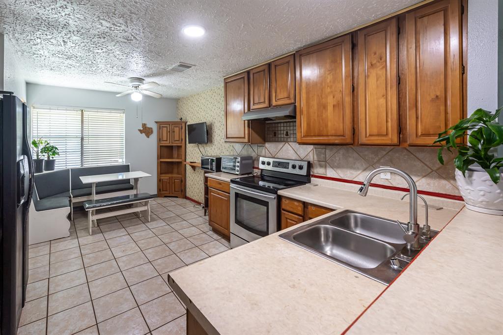 17639 Glenwolf Drive, Houston, Texas image 9