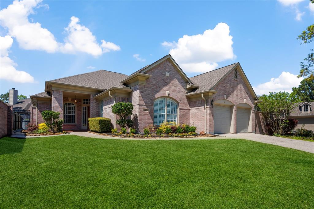 2723 N Strathford Lane, Kingwood, Texas image 2
