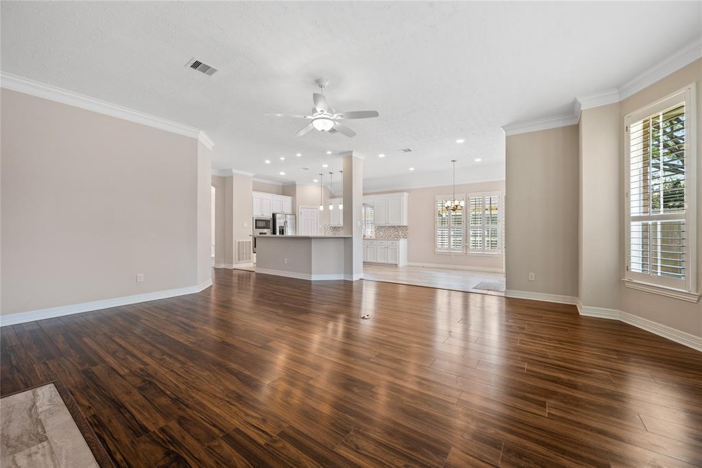 2723 N Strathford Lane, Kingwood, Texas image 8