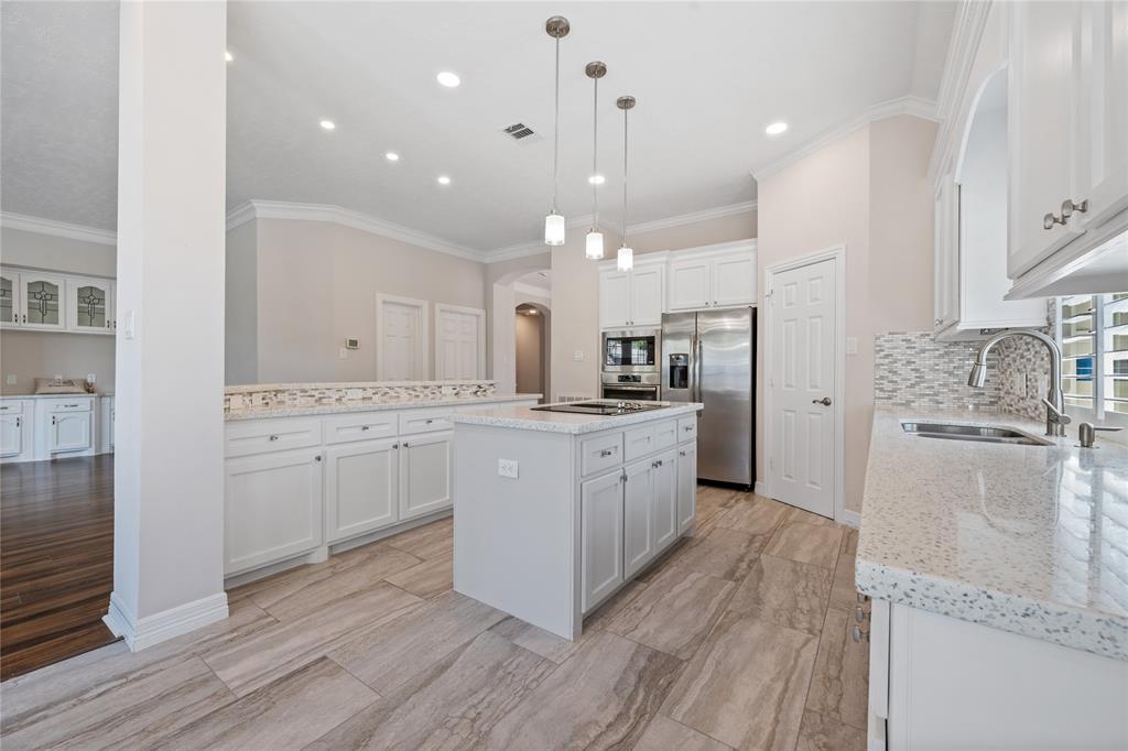 2723 N Strathford Lane, Kingwood, Texas image 12