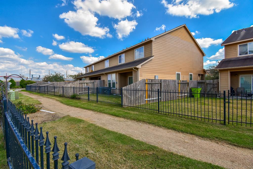 3863 Calgary Circle, Missouri City, Texas image 30