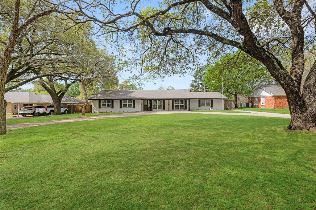 227 Ivy Street, Navasota, Texas image 1