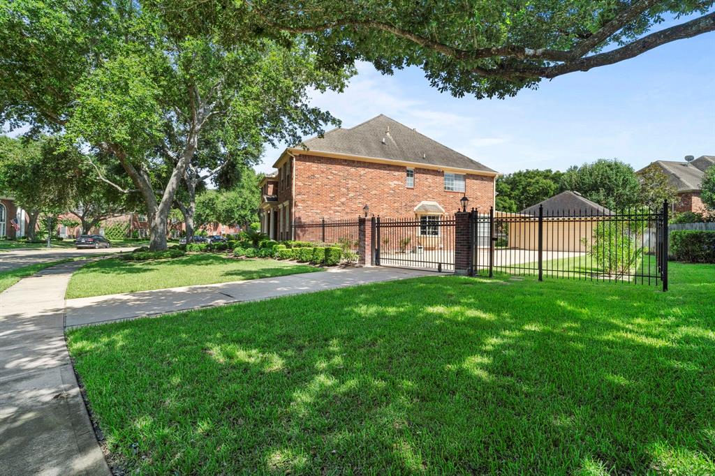 4607 Saint Michaels Court, Sugar Land, Texas image 4