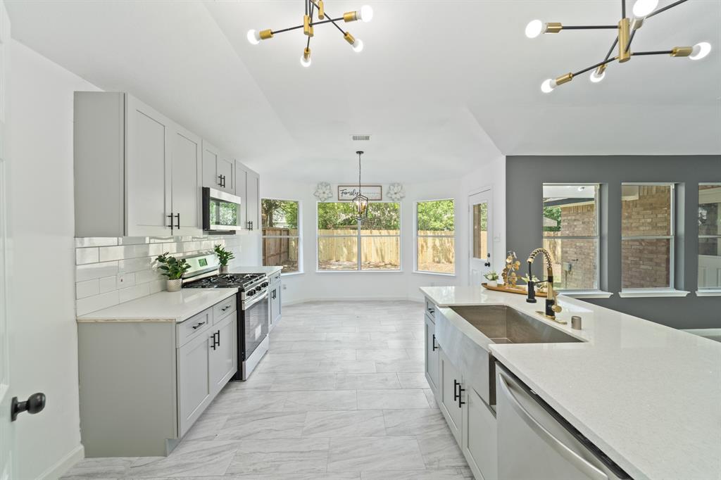22902 Still Pond Drive, Tomball, Texas image 12