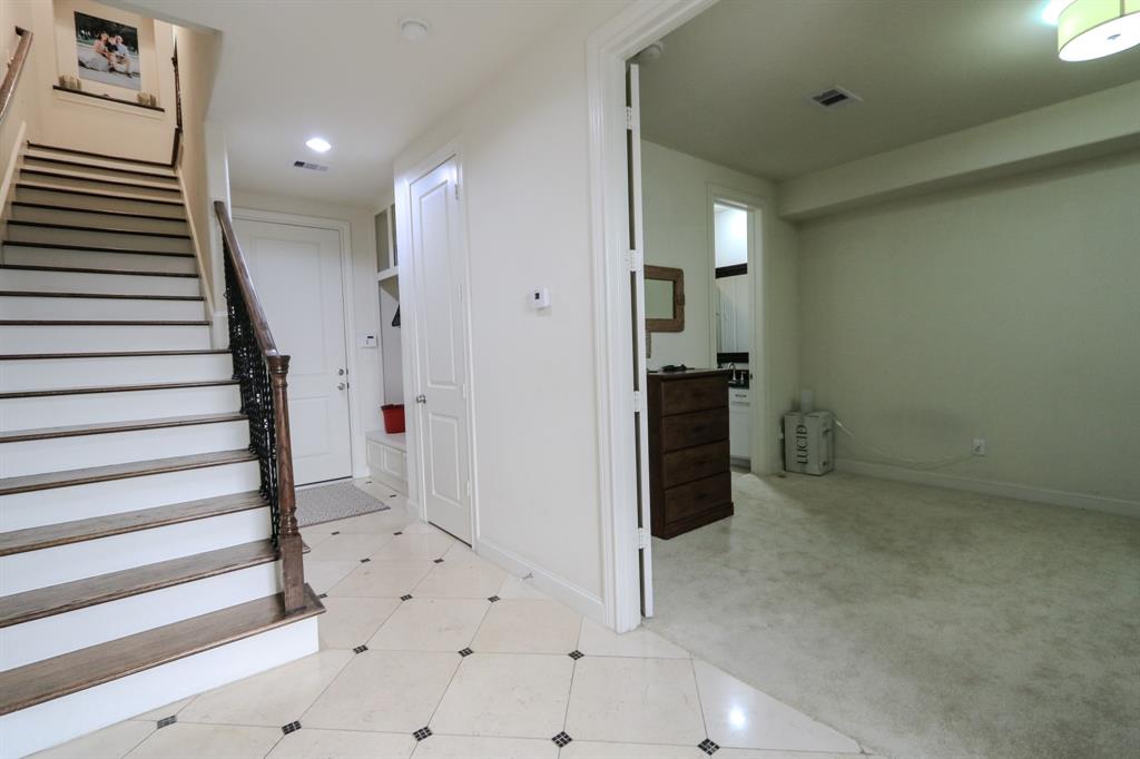 2033 Fannin Station N