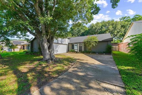 Photo of 16026 Beechnut Street, Houston, TX 77083 (MLS # 15934662)