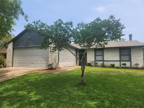 Single Family Residence in Richmond TX 6807 Tara Drive.jpg