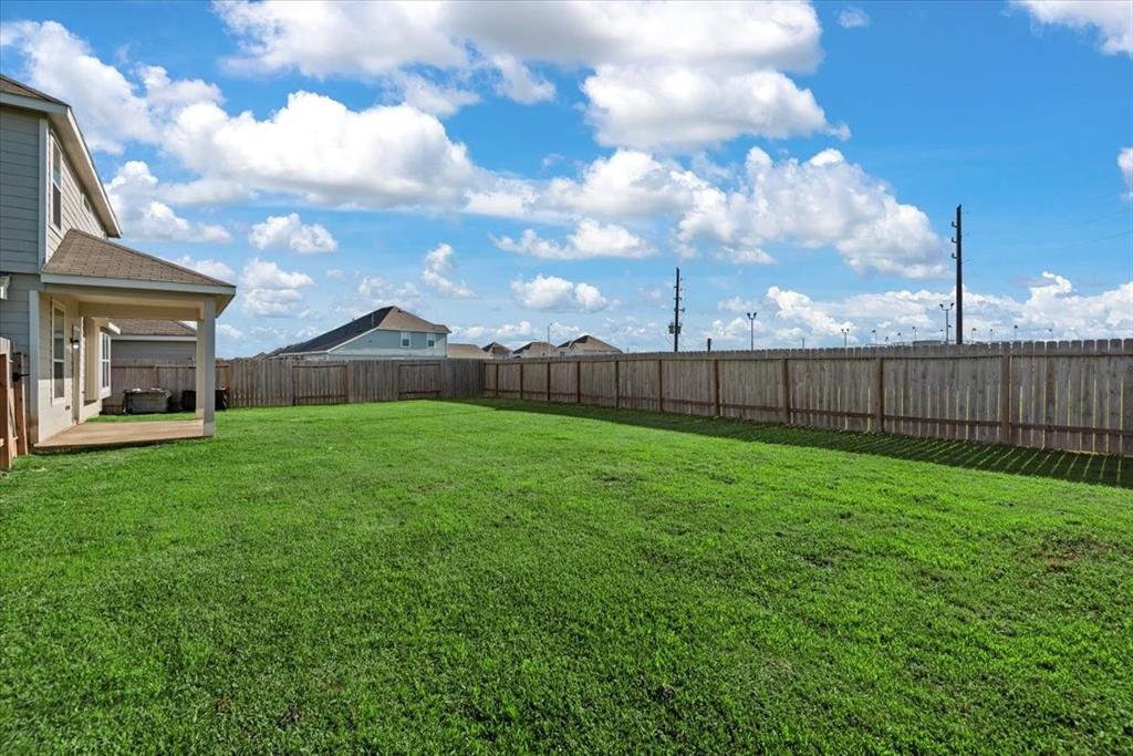 5639 Brooklyn Rose Drive, Rosharon, Texas image 6