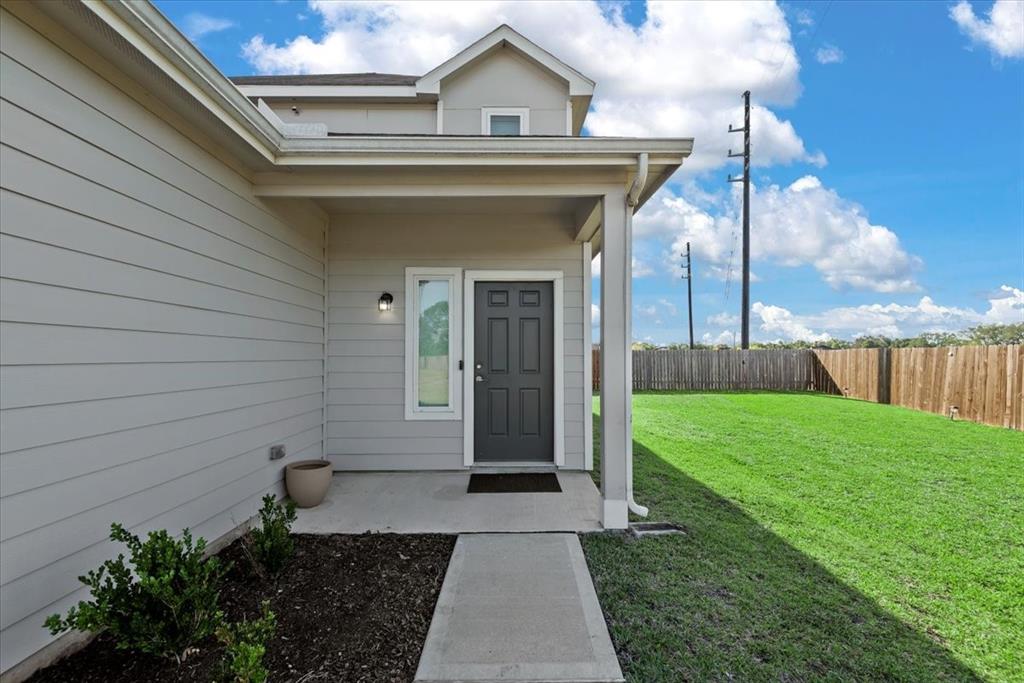 5639 Brooklyn Rose Drive, Rosharon, Texas image 3