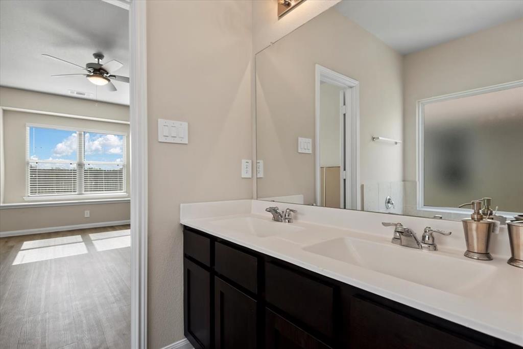 5639 Brooklyn Rose Drive, Rosharon, Texas image 25