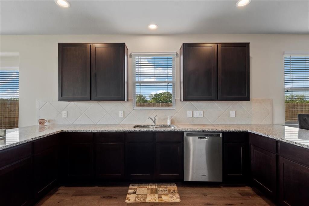 5639 Brooklyn Rose Drive, Rosharon, Texas image 13