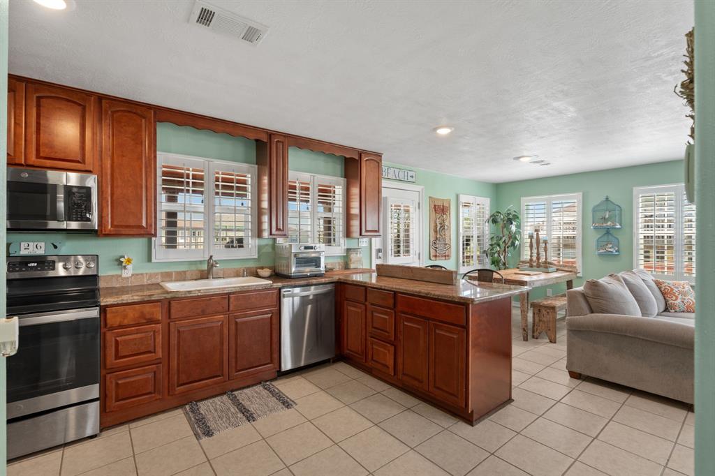 937 Westview, Crystal Beach, Texas image 12