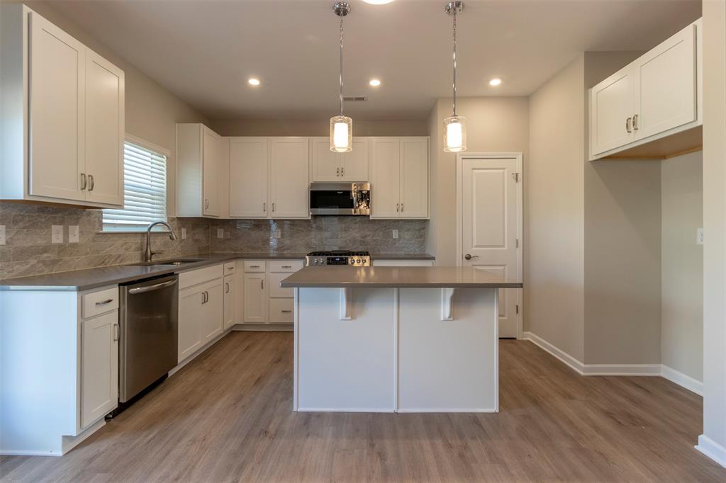755 Red Mulberry Street, La Marque, Texas image 3