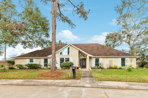 A home in Angleton