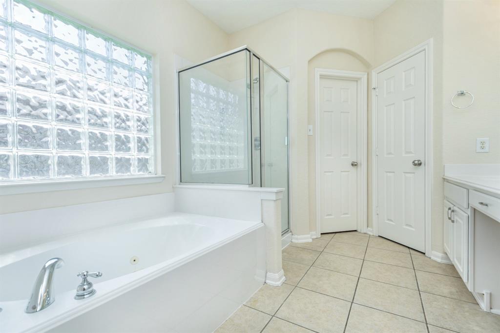 4126 Winesap Bend Drive, Stafford, Texas image 22