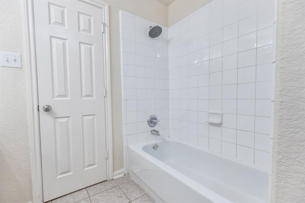4126 Winesap Bend Drive, Stafford, Texas image 34