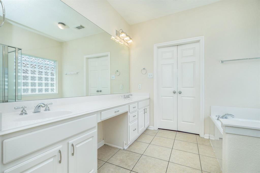 4126 Winesap Bend Drive, Stafford, Texas image 21