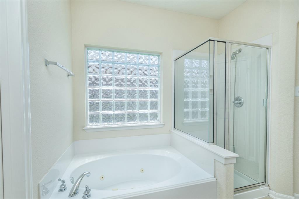 4126 Winesap Bend Drive, Stafford, Texas image 23