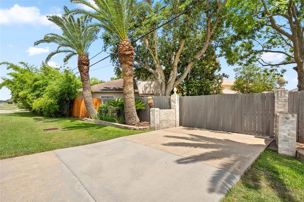 5123 W Bayshore Drive, Bacliff, Texas image 36