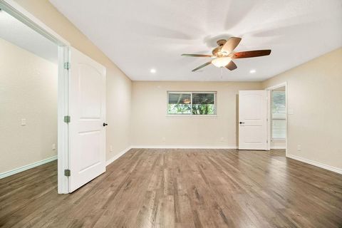 Single Family Residence in Brazoria TX 1008 Masonic Oak Drive 14.jpg