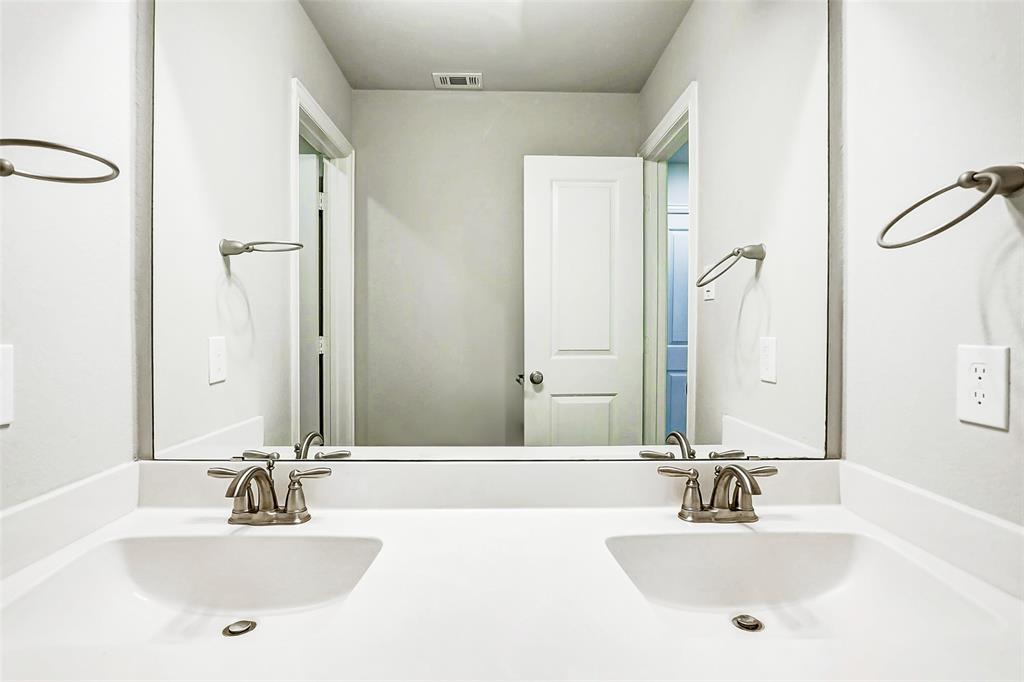 706 Suncatcher Circle, Richmond, Texas image 31