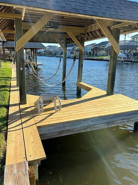 A home in Bayou Vista