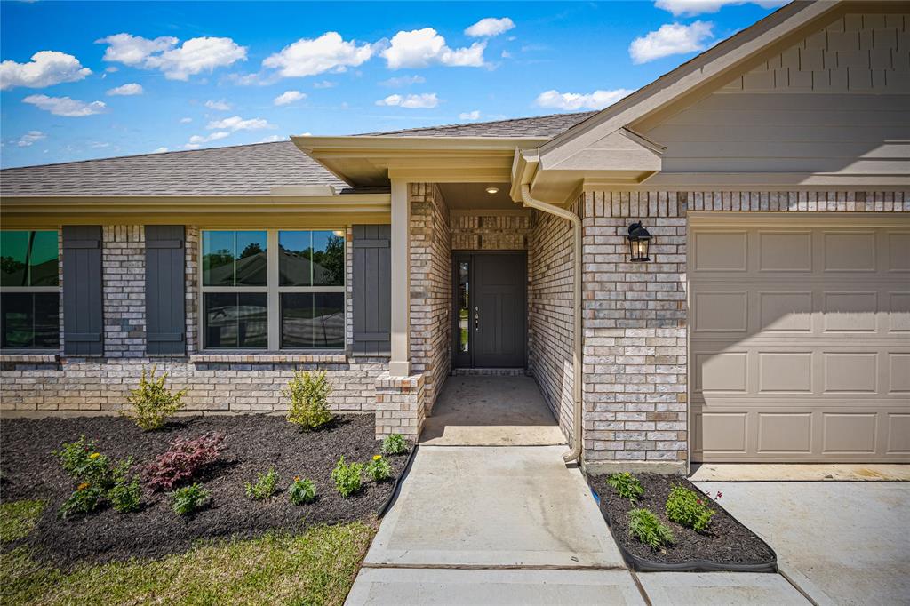 40122 Spyglass Hill Drive, Cleveland, Texas image 2
