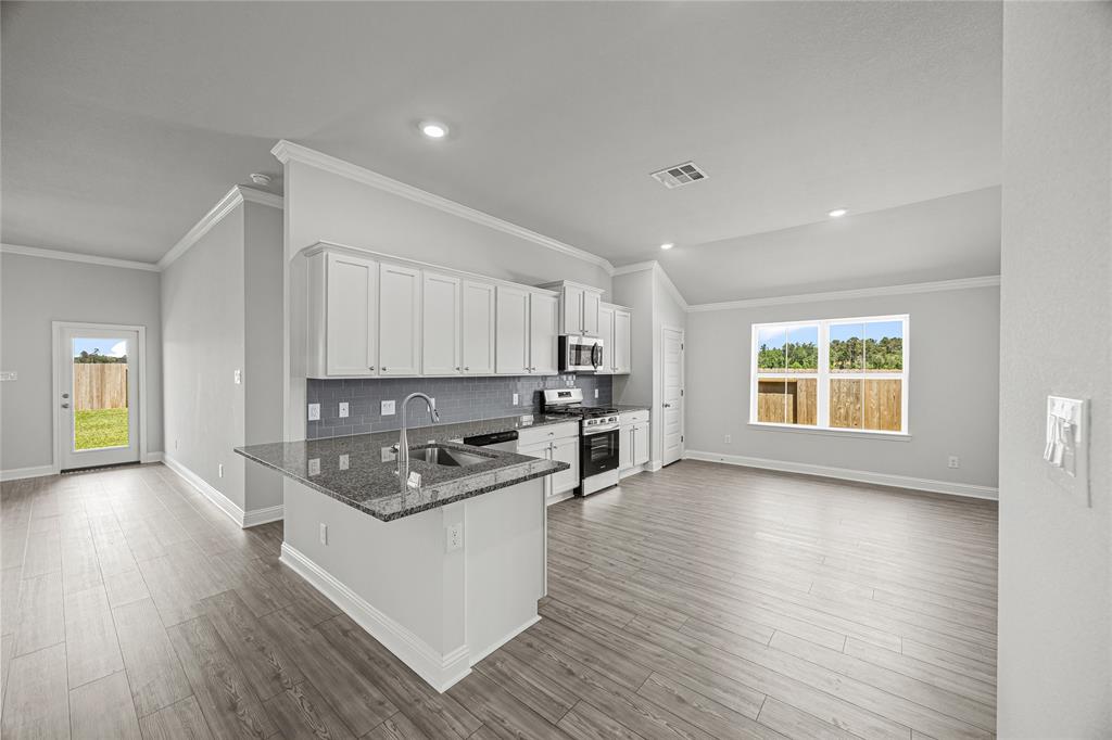 40122 Spyglass Hill Drive, Cleveland, Texas image 8