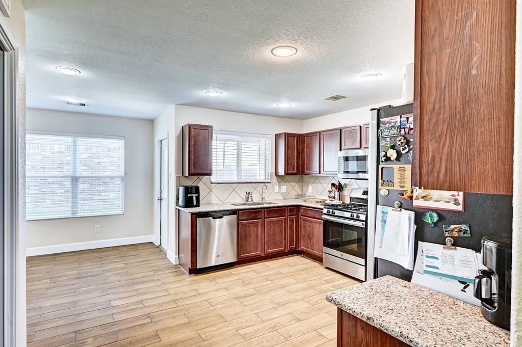 2435 Zephyr Lane, Rosenberg, Texas image 10