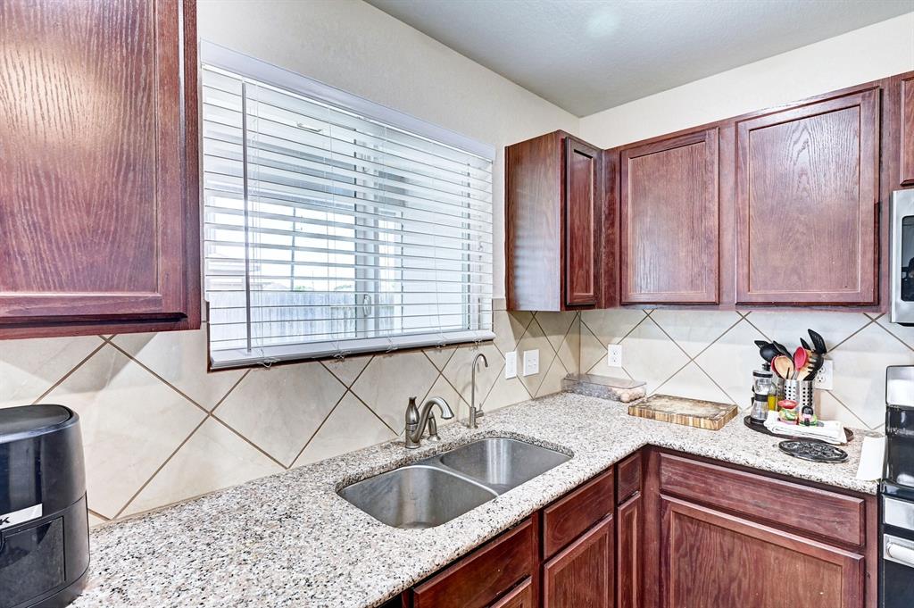 2435 Zephyr Lane, Rosenberg, Texas image 12
