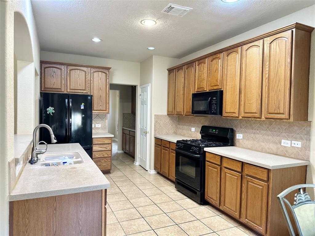 3723 Tumbling Falls Drive, Manvel, Texas image 13