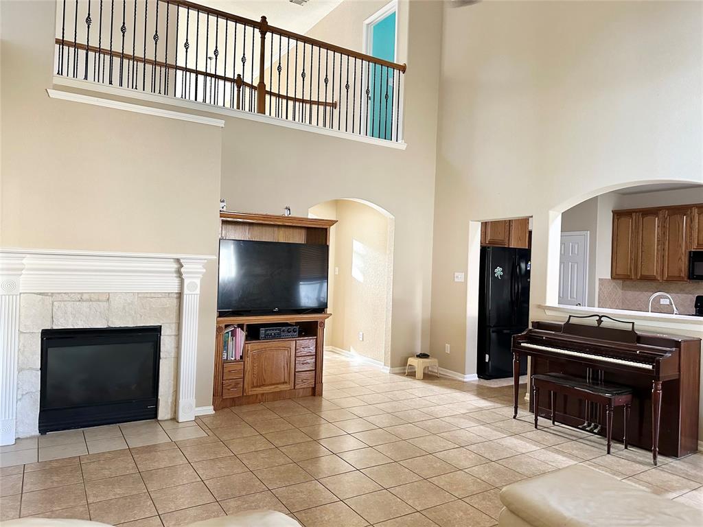 3723 Tumbling Falls Drive, Manvel, Texas image 3