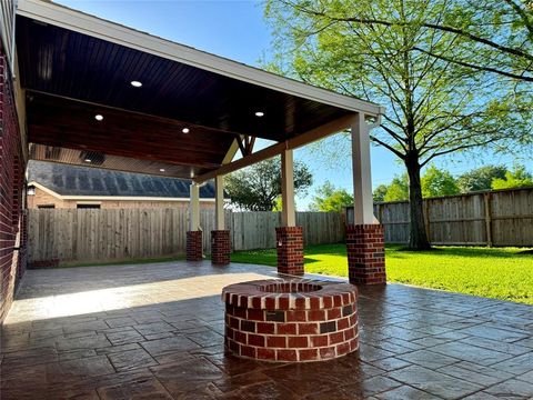 Single Family Residence in Pasadena TX 6102 Spanish Oak Drive 32.jpg