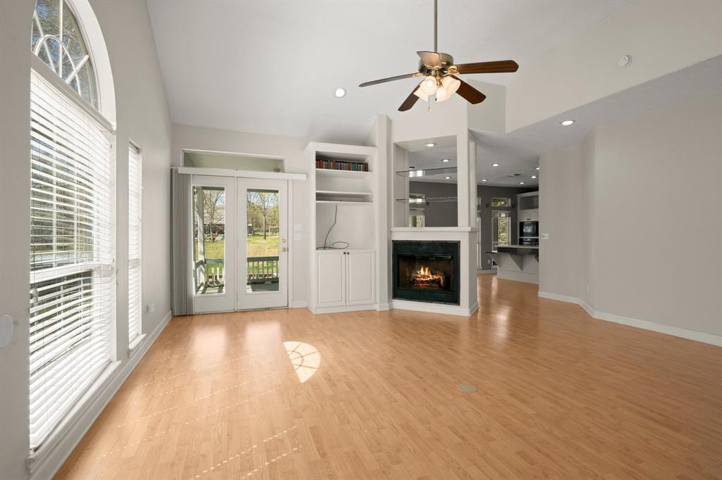 128 W Village Cove Loop, Livingston, Texas image 11