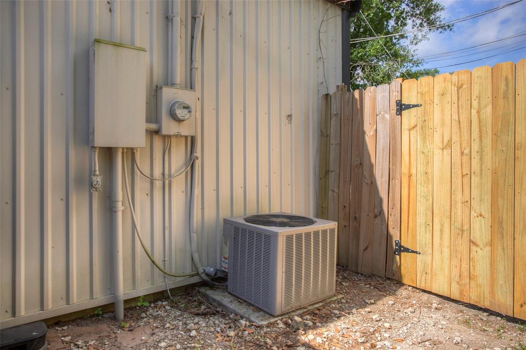 2310 Avenue, Huntsville, Texas image 3