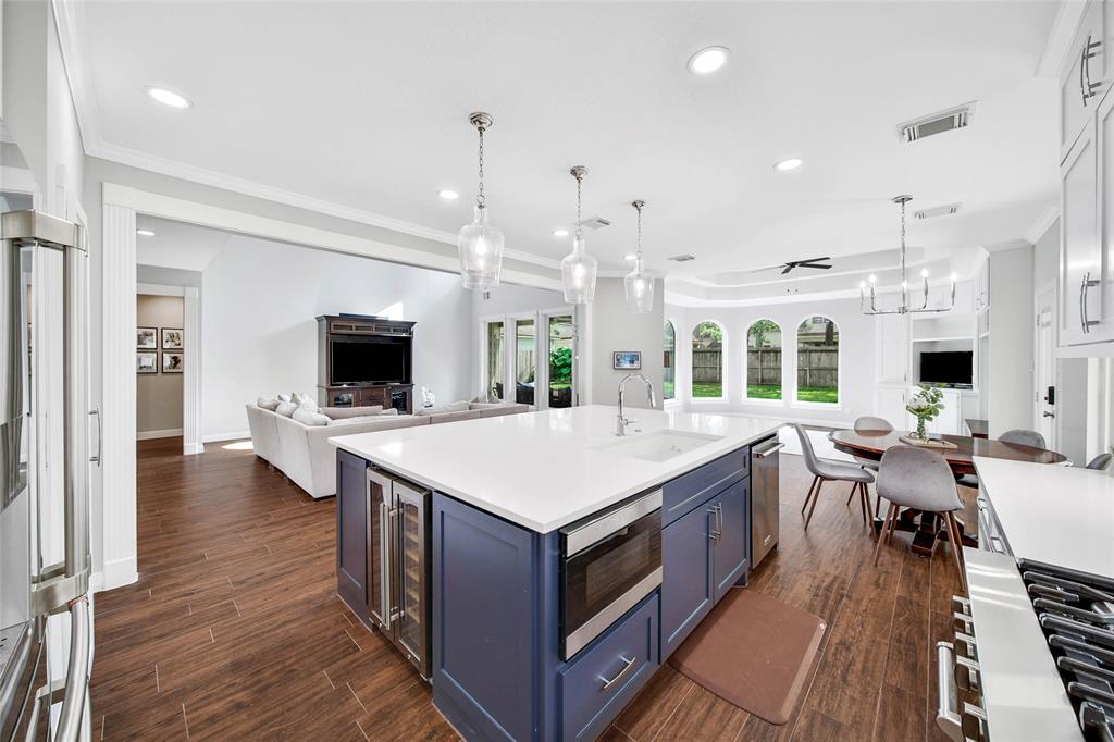 5906 Autumn Dogwood Way, Houston, Texas image 2