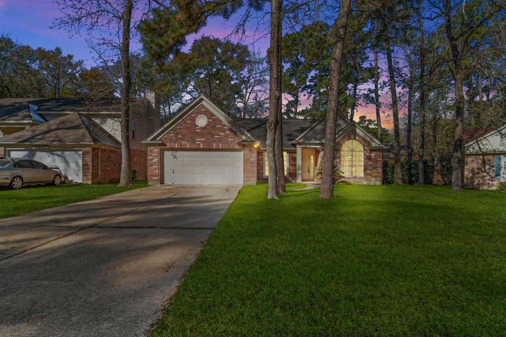 31 Cottage Grove Place, The Woodlands, Texas image 5