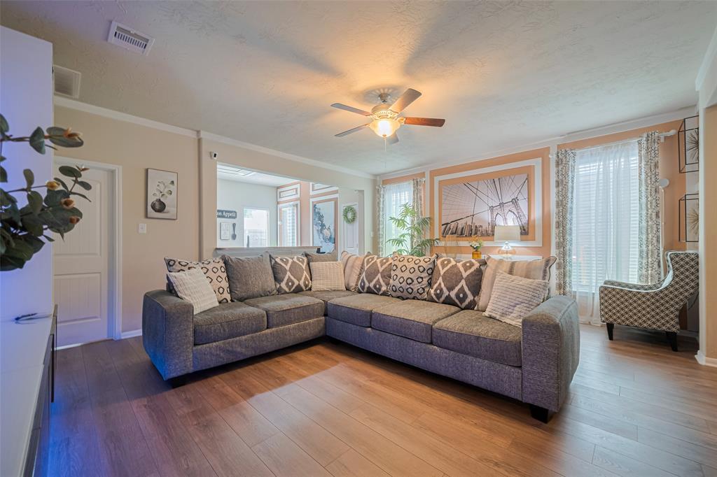 8113 E Pine Creek Bend, Cypress, Texas image 6