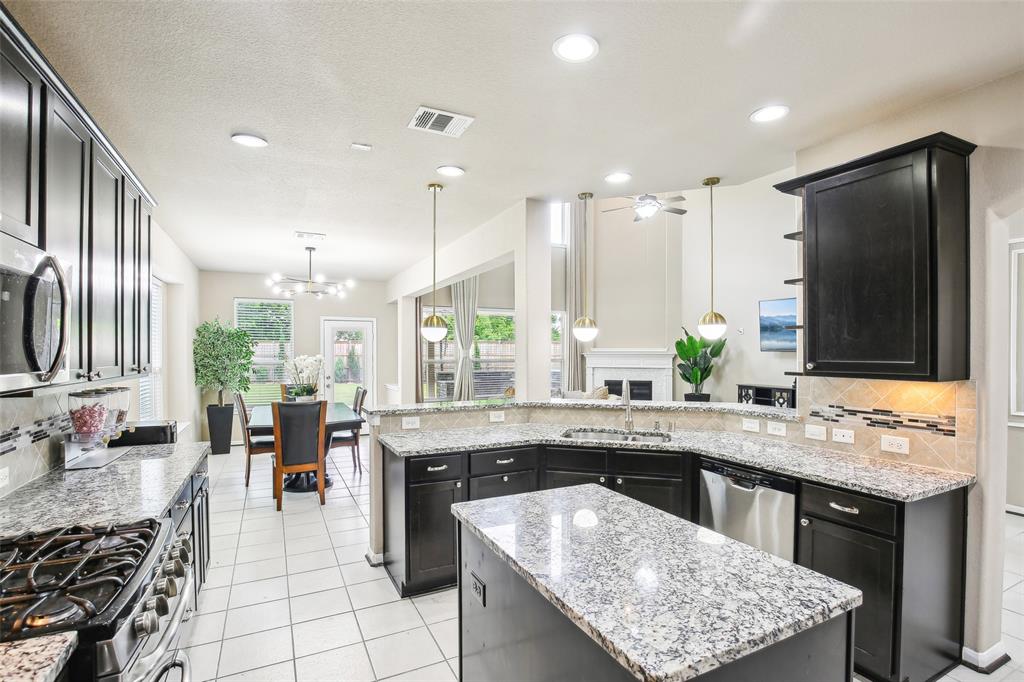 23810 Leblanc Landing Drive, Spring, Texas image 12
